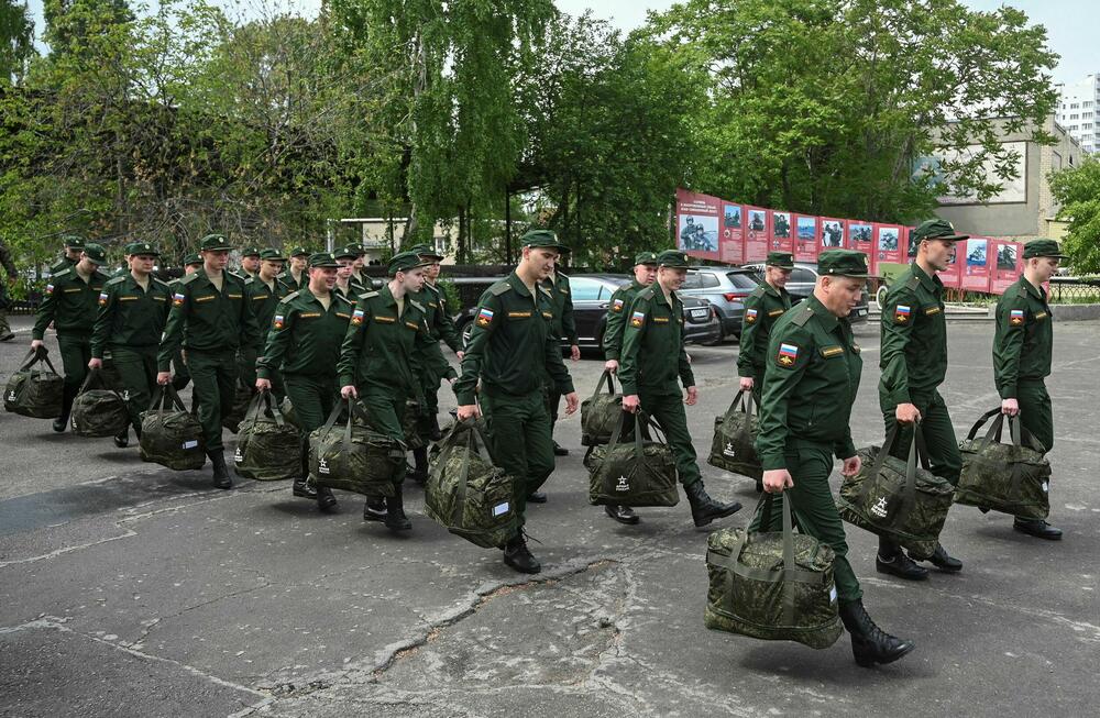 Ruski vojnici odlaze na zadatak iz regrutnog centra u Rostovskoj oblasti