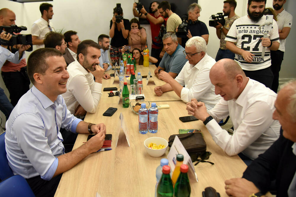 Da li će partija zaista dozvoliti biranje najboljih i nezavisnih u državne firme: Lideri nove većine, Foto: BORIS PEJOVIC