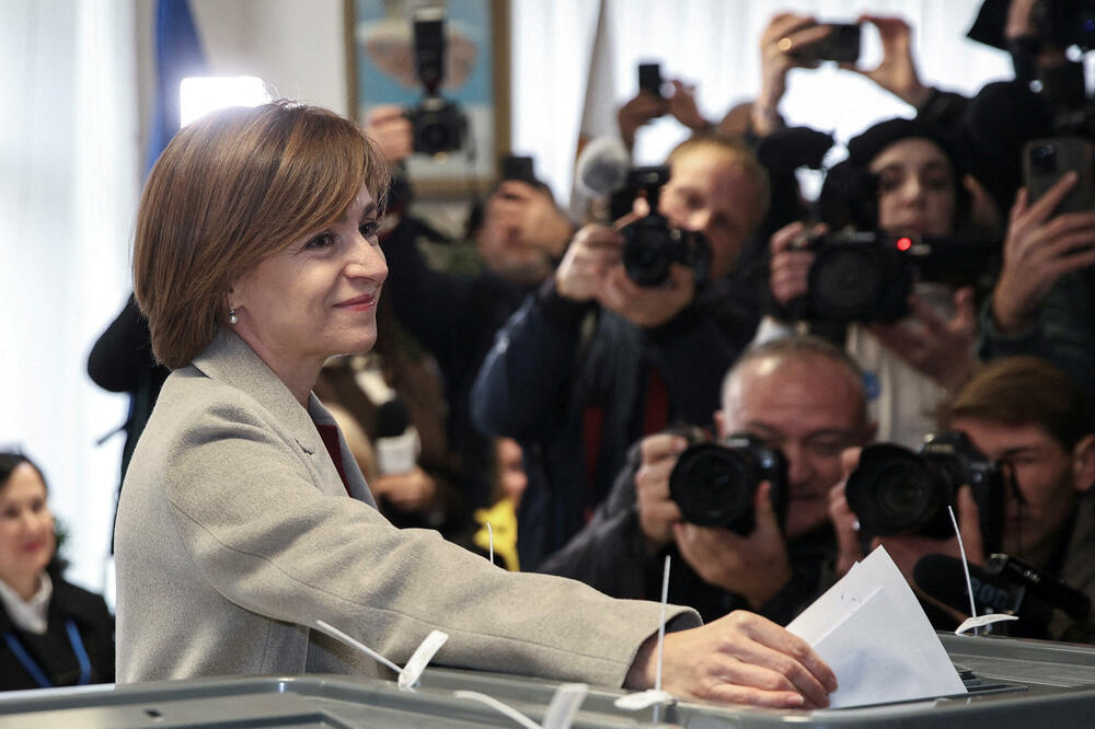 Sandu glasa na izborima i referendumu, Foto: Reuters