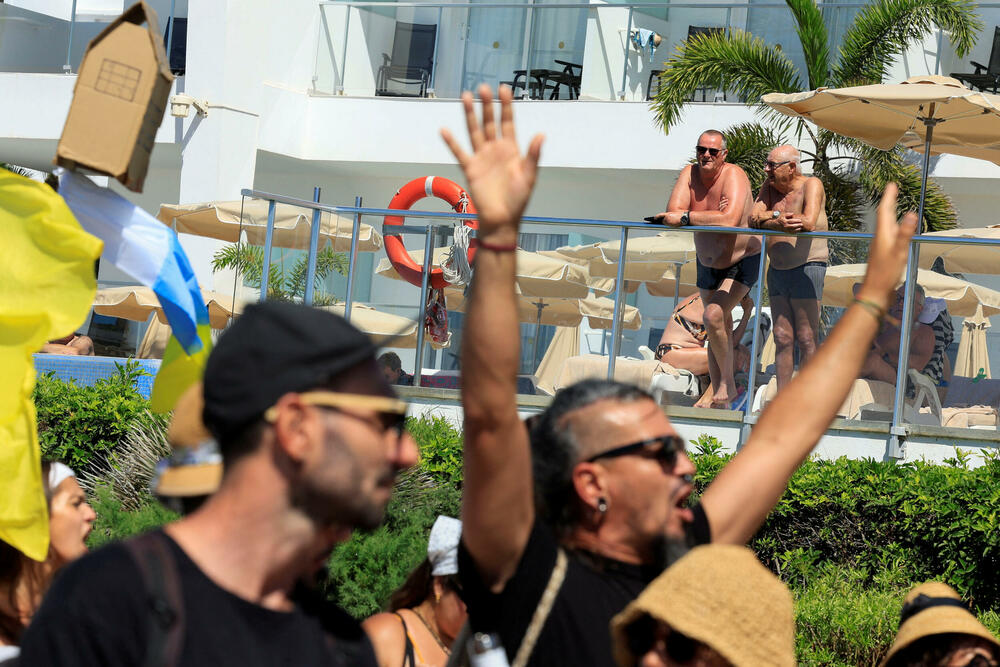 <p>Glavni protest je bio ispred kongresnog centra u Maspalomasu na ostrvu Gran Kanarija, na ostrvu Fuerteventura i oblasti noćnog života u Plaja de las Amerika na ostrvu Tenerife</p>