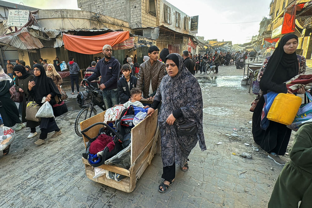 Palestinci bježe iz Beit Lahije na sjeveru Gaze, Foto: Rojters