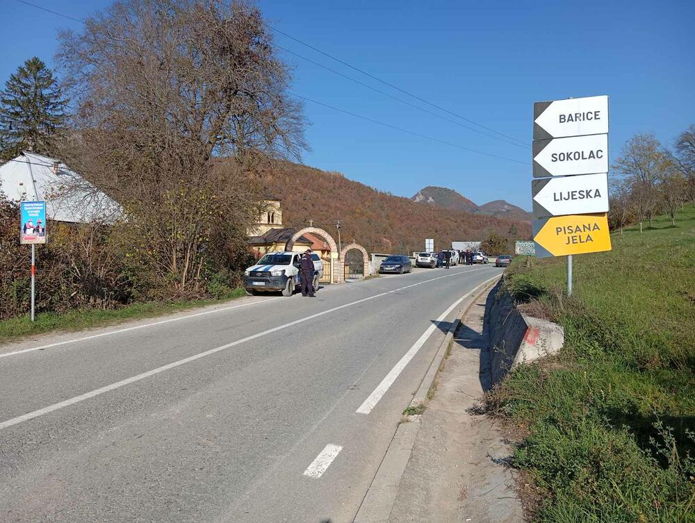 Policija na putu iz Tomaševa prema Sokocu