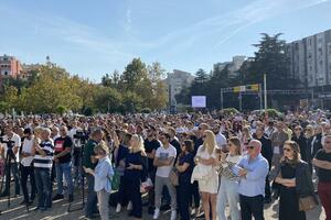 Protest u Baru: Darise, izvini i uz tebe smo