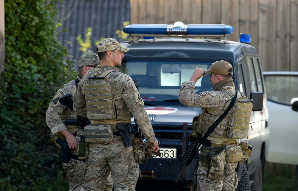 <p>Prema saznanjima Vijesti policiji je iz više bjelopoljskih sela prijavljeno da je Balijagić primjećen, ali nijedna prijava nije rezultirala lišenjem slobode odbjeglog ubice, silovatelja i razbojnika</p>