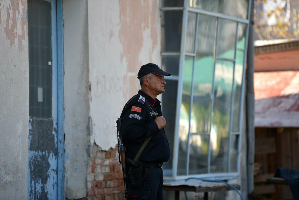 <p>Prema saznanjima Vijesti policiji je iz više bjelopoljskih sela prijavljeno da je Balijagić primjećen, ali nijedna prijava nije rezultirala lišenjem slobode odbjeglog ubice, silovatelja i razbojnika</p>