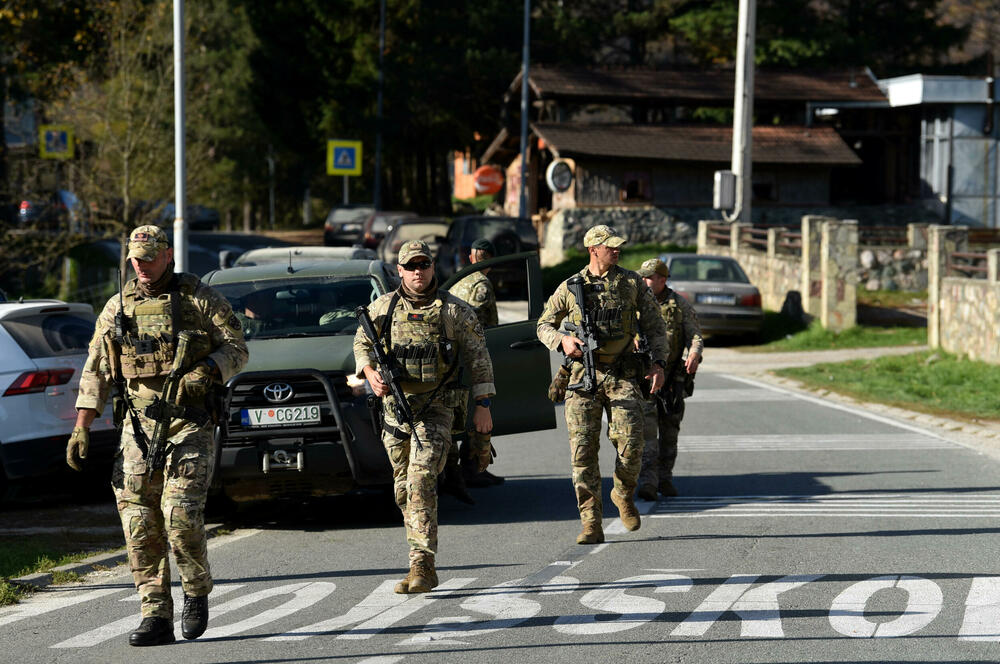 <p>Prema saznanjima Vijesti policiji je iz više bjelopoljskih sela prijavljeno da je Balijagić primjećen, ali nijedna prijava nije rezultirala lišenjem slobode odbjeglog ubice, silovatelja i razbojnika</p>