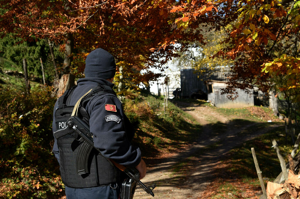 Policija na zadatku u bjelopoljskom selu Tomaševo, Foto: Boris Pejović