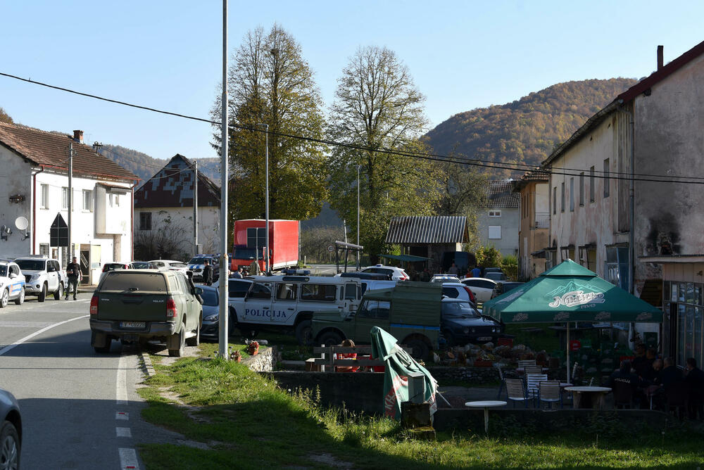 <p>Prema saznanjima Vijesti policiji je iz više bjelopoljskih sela prijavljeno da je Balijagić primjećen, ali nijedna prijava nije rezultirala lišenjem slobode odbjeglog ubice, silovatelja i razbojnika</p>