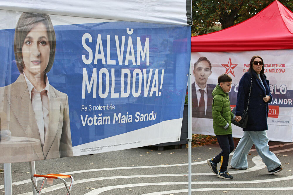 Građani Moldavije prolaze pored šatora političkih aktivsta, Foto: REUTERS