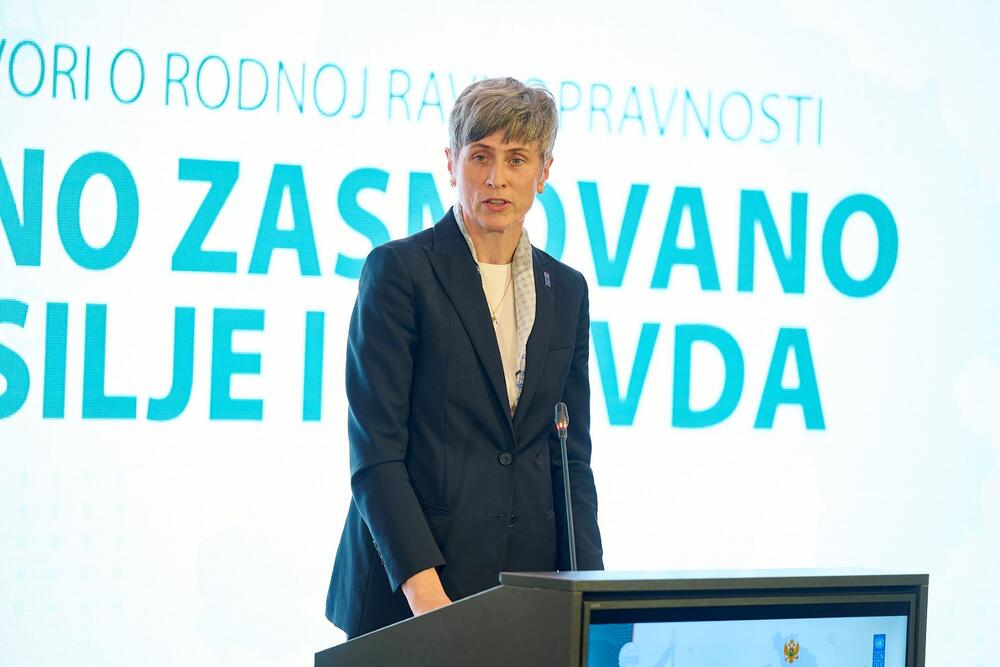 <p>Ministar pravde Bojan Božović je, na panelu “Kako do društva nenasilja?”, govoreći o tome šta je njegov resor uradio povodom borbe protiv rodno zasnovanog nasilja, rekao da je Krivični zakonik pretrpio izmjene u cilju veće zaštite žrtava, da su uvedena nova krivična djela i pooštrene kazne</p>