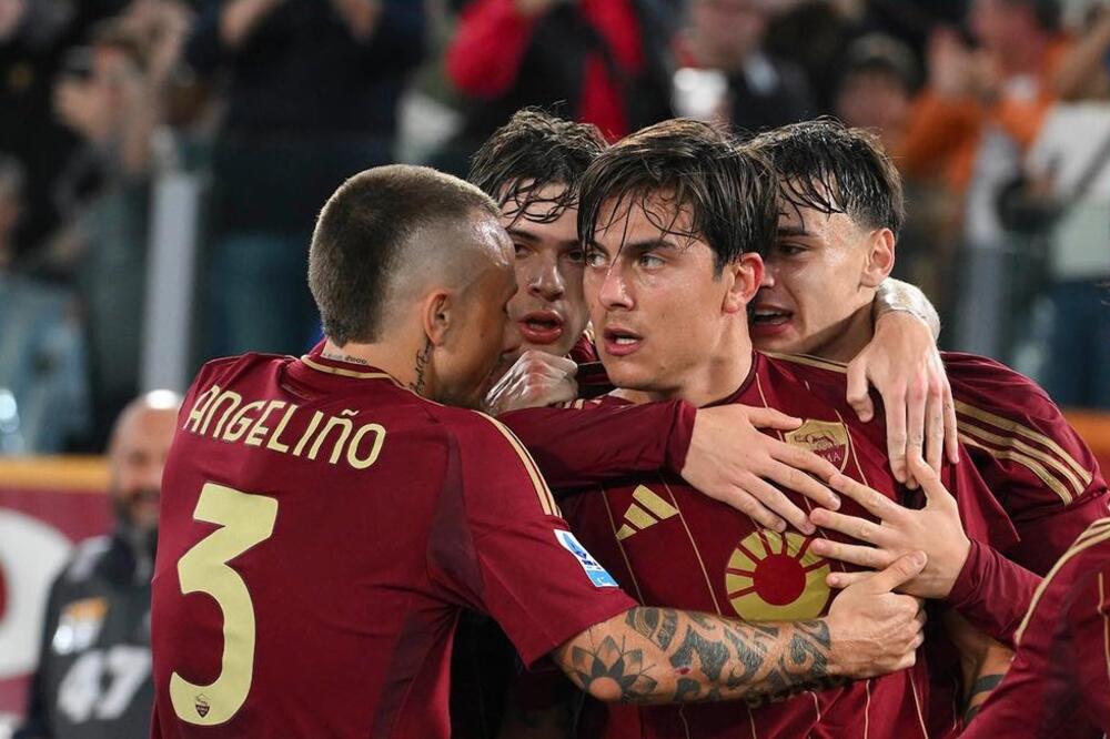 Slavlje Dibale i saigrača nakon gola protiv Torina, Foto: AS Roma/X