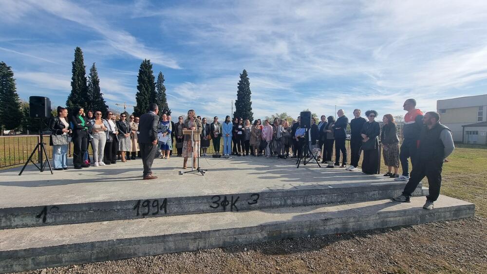 <p>Direktor te škole, Budimir Vukićević kazao je da značajan broj nastavnika dolazi na posao sa strahom i brigom od reakcije roditelja i učenika</p>