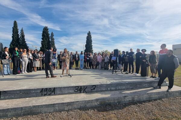 The teachers of "Vuk Karadžić" Elementary School are protesting because one of the parents...