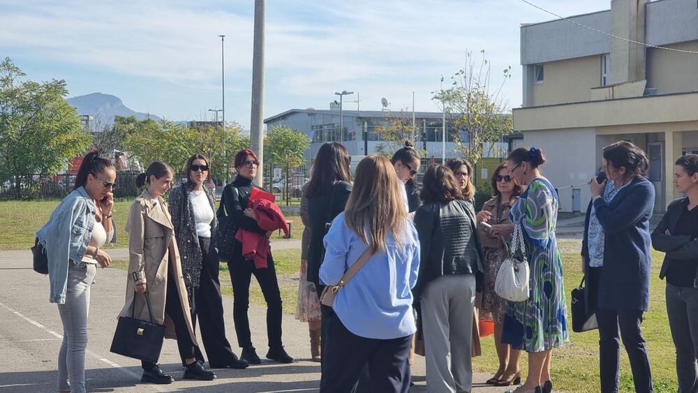 <p>Direktor te škole, Budimir Vukićević kazao je da značajan broj nastavnika dolazi na posao sa strahom i brigom od reakcije roditelja i učenika</p>