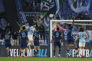 Lacio four out of four, United's first celebration, Fener fell in...