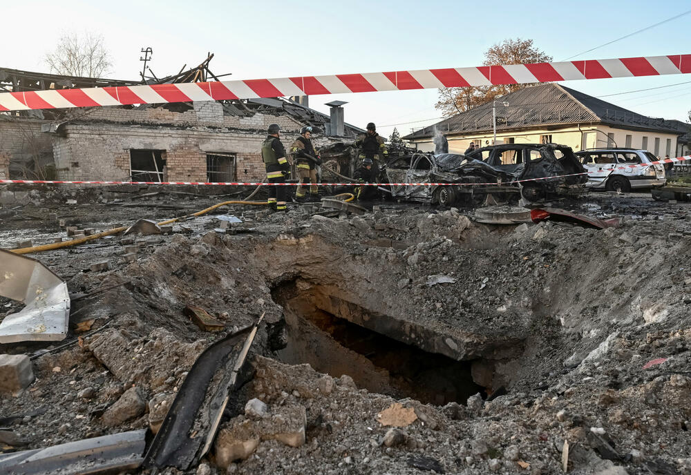 <p>Predsjednik Volodimir Zelenski, koji prisustvuje samitu evropskih lidera u Budimpešti, pozvao je saveznike Ukrajine da obezbijede više oružja kako bi pomogli Kijevu da odbrani nebo</p>