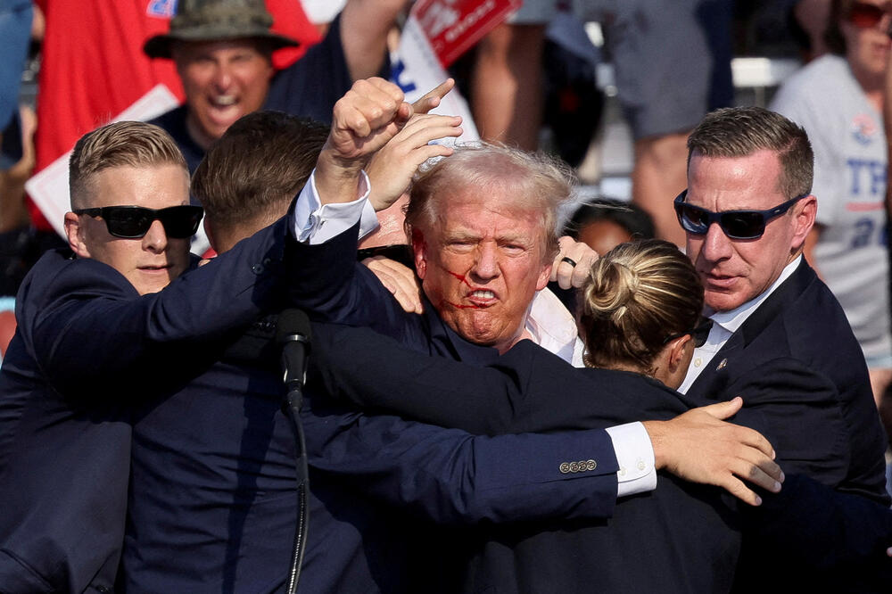 Tramp nakon pokušaja atentata na njega u Vest Palm Biču, Florida, Foto: REUTERS