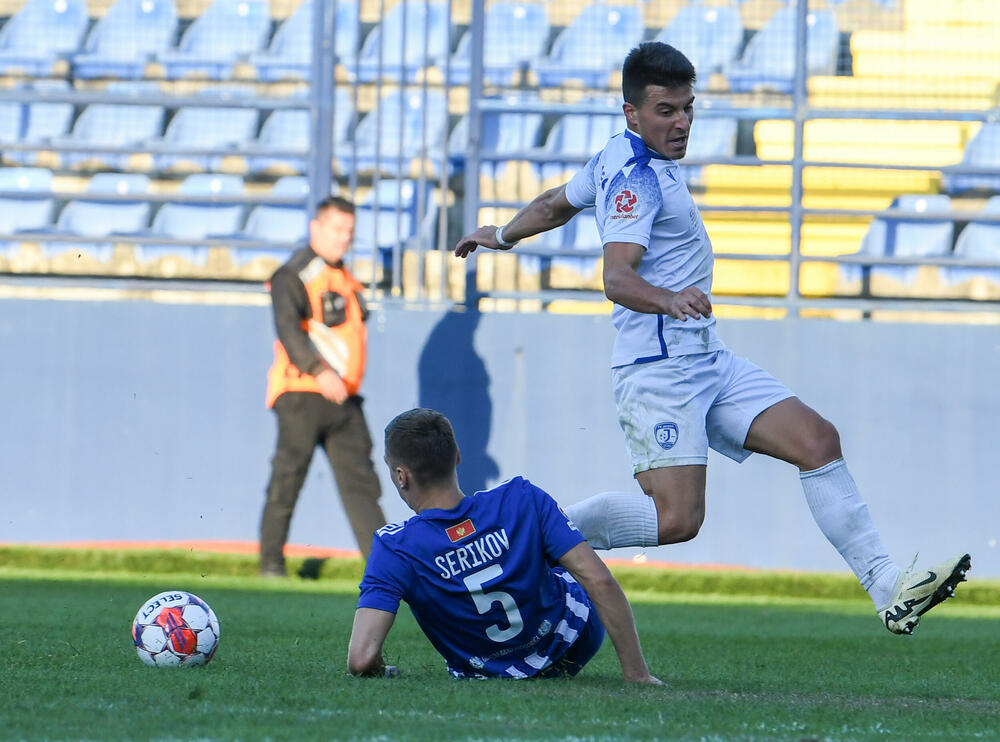 <p>Sava Milić u sudijskoj nadoknadi zaustavio lidera - 1:1 u prvoj utakmici 16. kola</p>