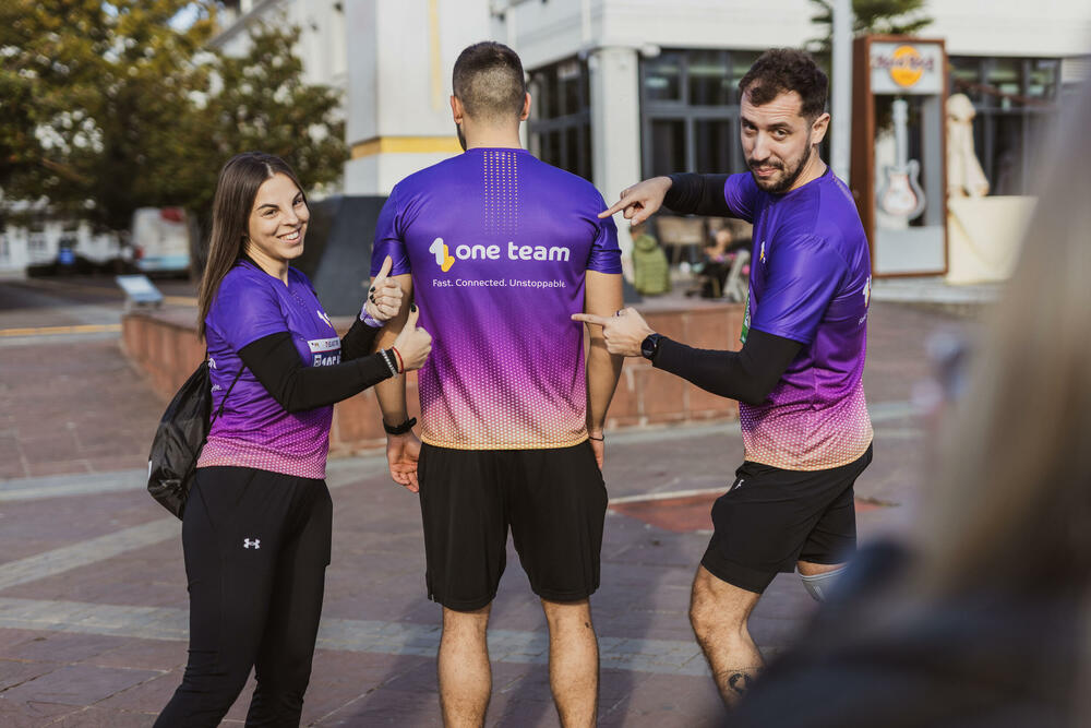 <p>Kao digitalni partner Millenium run-a, One danas poručuje „Fast. Connected. Unstoppable!“</p>