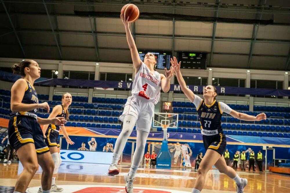 Sofija Živaljević na večerašnjem meču, Foto: FIBA