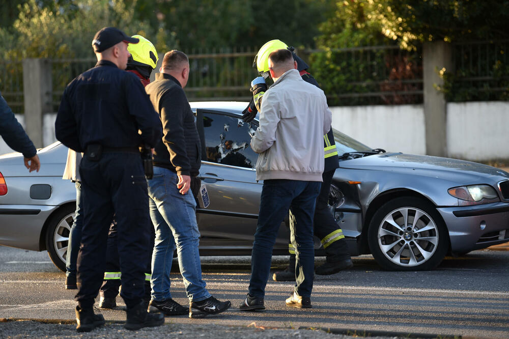 Policajci i spasioci na mjestu ubistva u Podgorici, Foto: BORTIS PEJOVIC