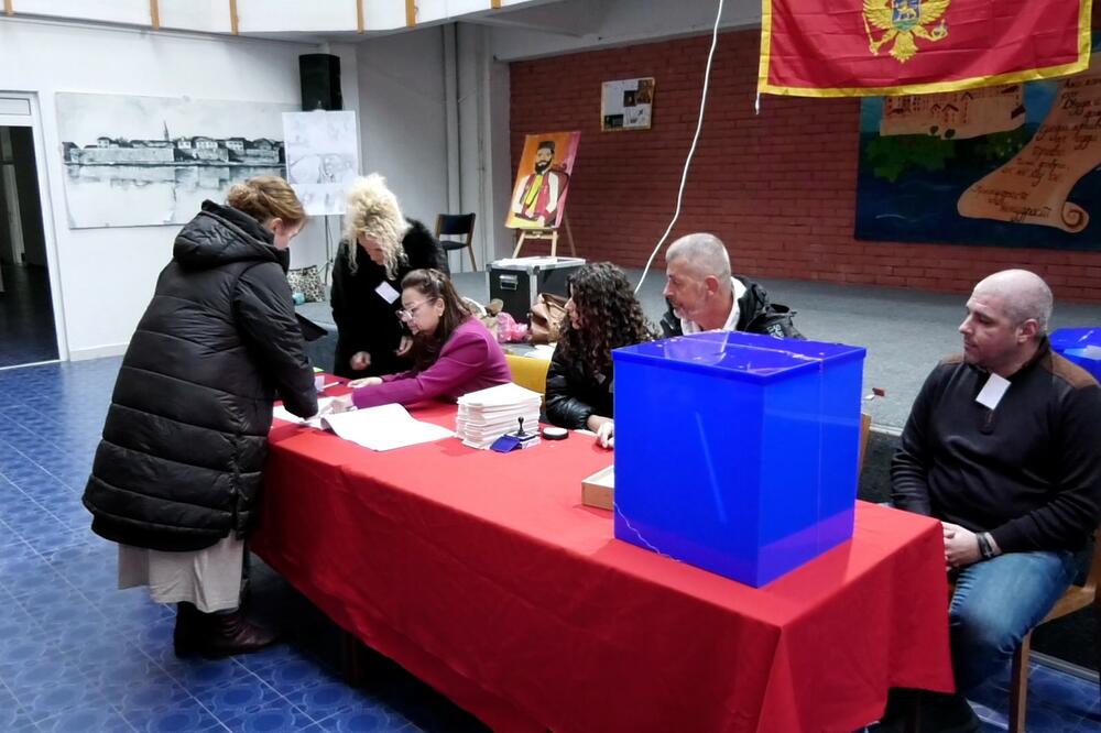 Sa jednog od birališta, Foto: Media Biro