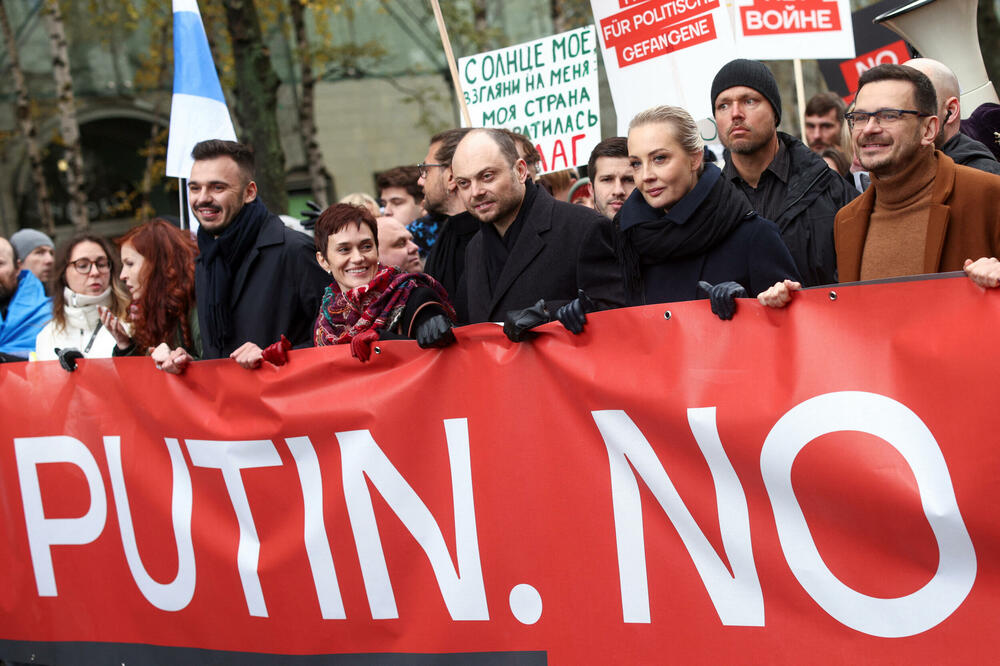 Marš u Berlinu: "Ne ratu", "Rusija bez Putina" i "Rusija će biti...