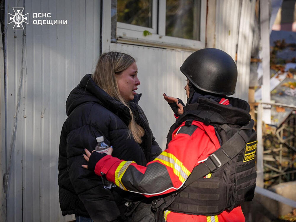 <p>Predsjednik Ukrajine Volodimir Zelenski je na Telegramu rekao da je ruska balistička raketa pogodila stambeno naselje i da su oštećeni stambena zgrada, zgrada univerziteta i upravna zgrada</p>