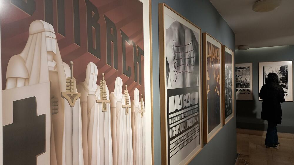 <p>U Podgorici otvorena izložba "Ausstellung! Laibach Kunst: Revolucija još traje". Osnivač i umjetnički direktor grupe Lajbah Ivan Novak predlaže i drugi dio postavke, ali i koncert u Podgorici</p>