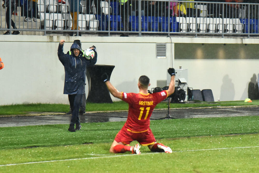 Krstović slavi jedan od tri pogotka protiv Turske, Foto: Luka Zeković