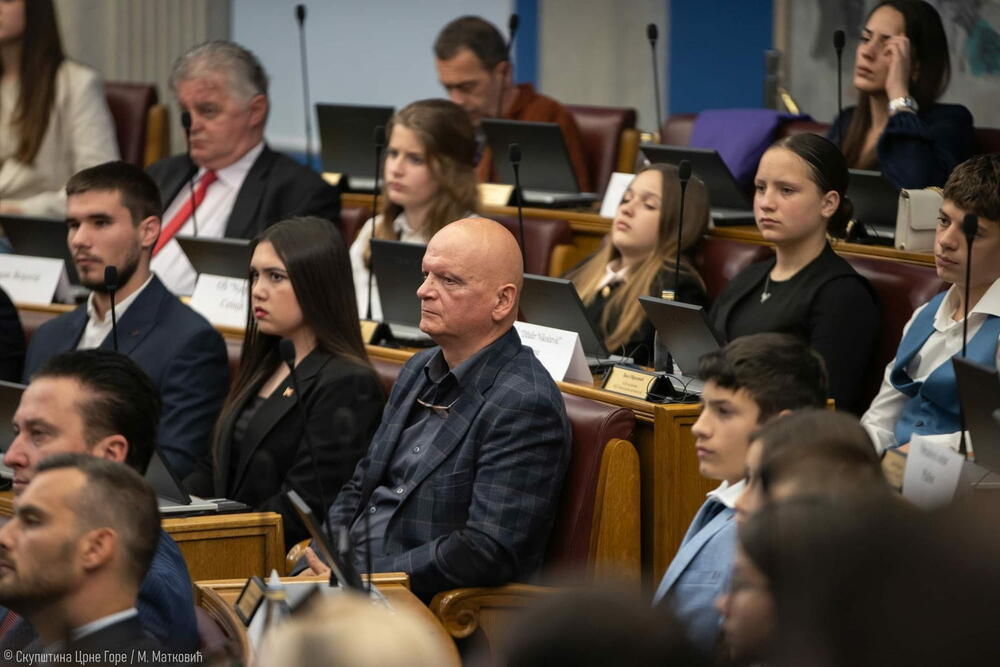 <p>"Svako dijete je osoba za sebe, i samo uz takav pristup možemo postići ciljeve", kazao je Camaj, dodajući da političari svojim primjerom moraju pokazati odgovornost prema najmlađima</p>