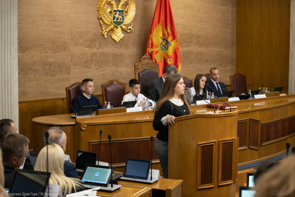 <p>"Svako dijete je osoba za sebe, i samo uz takav pristup možemo postići ciljeve", kazao je Camaj, dodajući da političari svojim primjerom moraju pokazati odgovornost prema najmlađima</p>