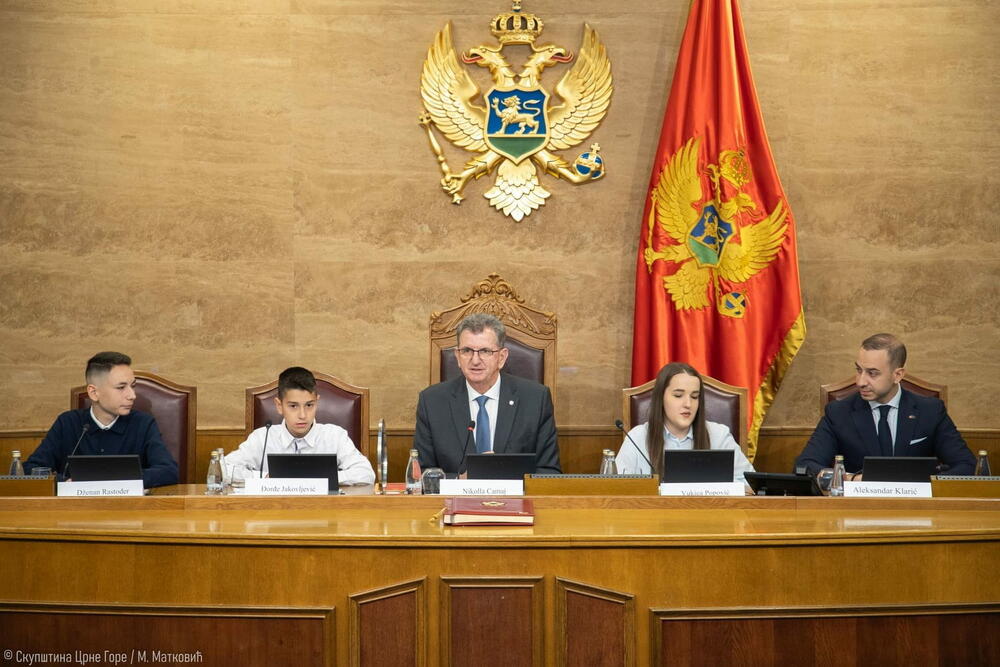 <p>"Svako dijete je osoba za sebe, i samo uz takav pristup možemo postići ciljeve", kazao je Camaj, dodajući da političari svojim primjerom moraju pokazati odgovornost prema najmlađima</p>