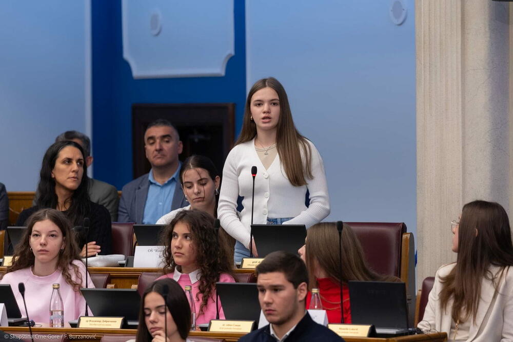 <p>"Svako dijete je osoba za sebe, i samo uz takav pristup možemo postići ciljeve", kazao je Camaj, dodajući da političari svojim primjerom moraju pokazati odgovornost prema najmlađima</p>