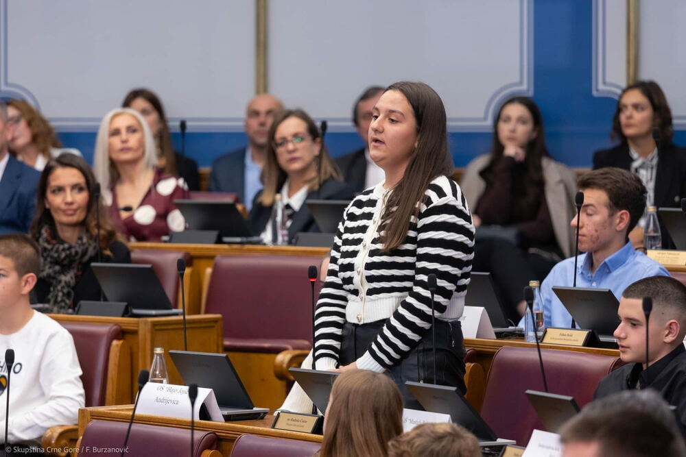 <p>"Svako dijete je osoba za sebe, i samo uz takav pristup možemo postići ciljeve", kazao je Camaj, dodajući da političari svojim primjerom moraju pokazati odgovornost prema najmlađima</p>