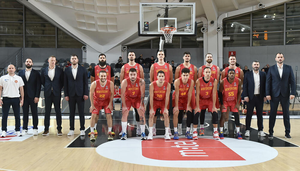 <p>Košarkaška reprezentacija Crne Gore savladala sinoć u "Bemax areni" Bugarsku (85:62) i napravila bitan korak ka Eurobasketu</p>