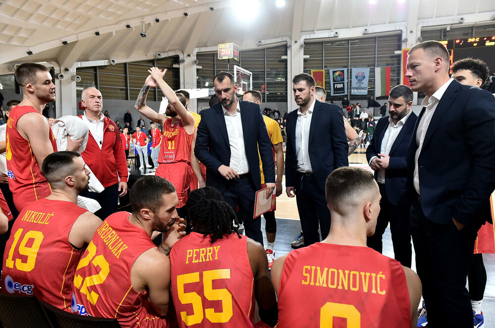 <p>Košarkaška reprezentacija Crne Gore savladala sinoć u "Bemax areni" Bugarsku (85:62) i napravila bitan korak ka Eurobasketu</p>