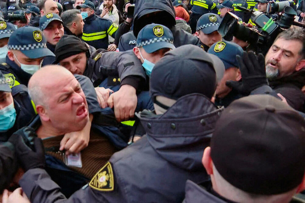 Detalj sa demonstracija u Tbilisiju: Fotografija od 19. novembra, Foto: Reuters