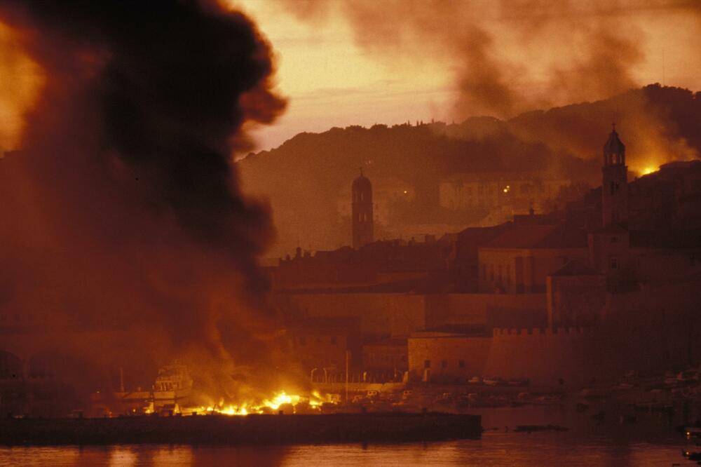 Stari grad u plamenu, Foto: AFP