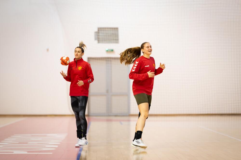 Dijana Mugoša i Katarina Džaferović na treningu Crne Gore, Foto: Vuk Raičević/RSCG