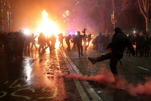 Suzavcem i vodenim topovima rastjerani demonstranti u Tbilisiju,...