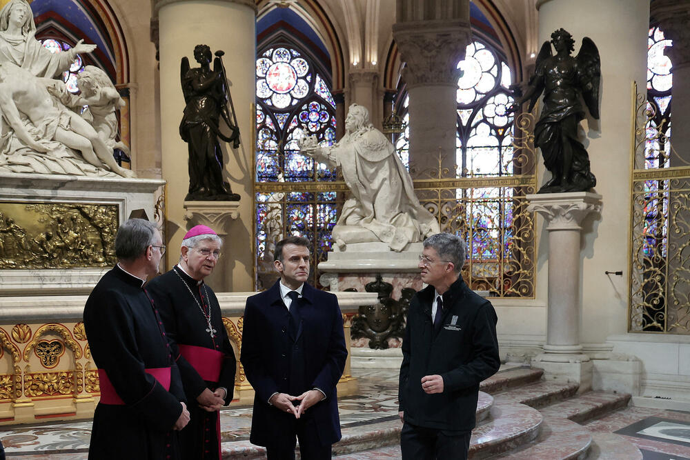 <p>Predsjednik Francuske Emanuel Makron je posebno pozdravio čišćenje unutrašnjosti od prljavštine koja se decenijama skupljala na zidovima: "Mnogo je gostoprimljivija sa ovim svijetlim kamenom".</p>