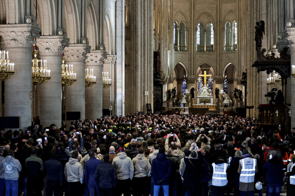 <p>Predsjednik Francuske Emanuel Makron je posebno pozdravio čišćenje unutrašnjosti od prljavštine koja se decenijama skupljala na zidovima: "Mnogo je gostoprimljivija sa ovim svijetlim kamenom".</p>