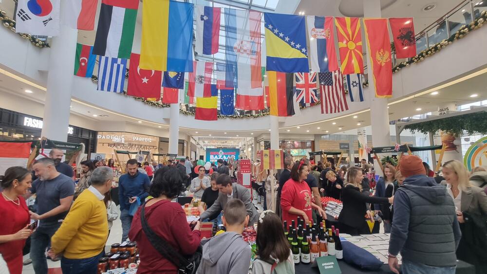 <p>Prikupljena sredstva biće uložena u unapređenje obrazovanja, kao i za zaštitu žena, kazala je prva dama Crne Gore Milena Milatović</p>