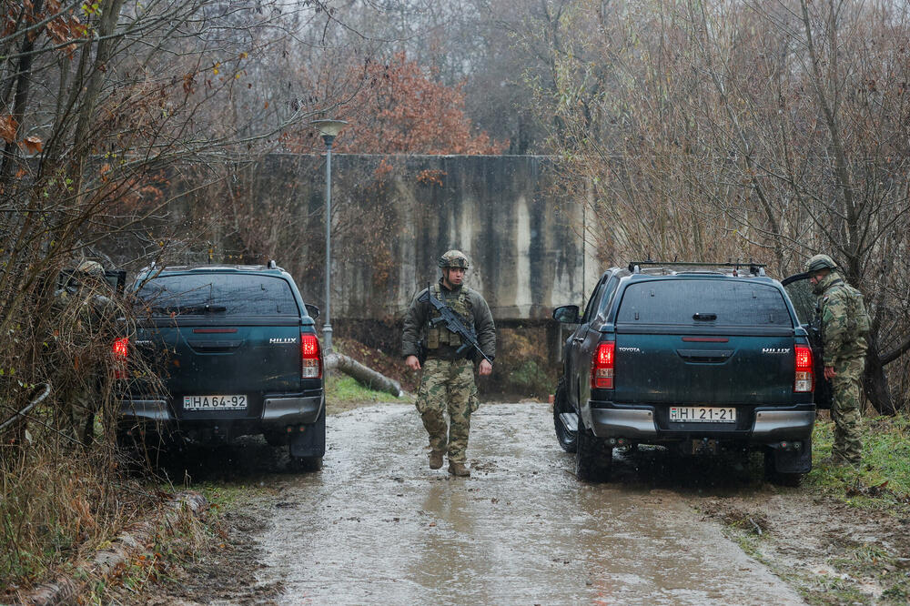 <p>"Vidio sam to na licu mjesta, nema načina da to uradi jedan ili dva pojedinca, nema načina da to urade obični građani, to je uradila organizacija koja je profesionalna u takvim terorističkim napadima i samo Srbija je sposobna i ima interes i kapacitet za tako nešto"</p>