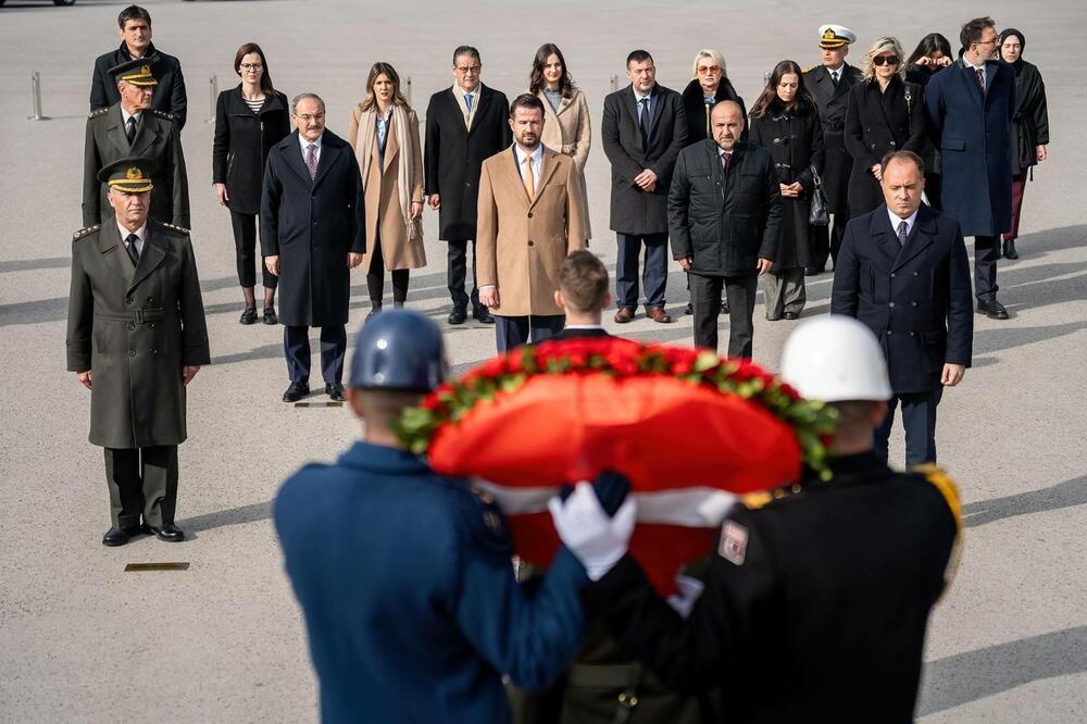 <p>Ističe se da posjeta Milatovića Ankari predstavlja kontinuitet odličnih političkih odnosa između Crne Gore i Turske</p>