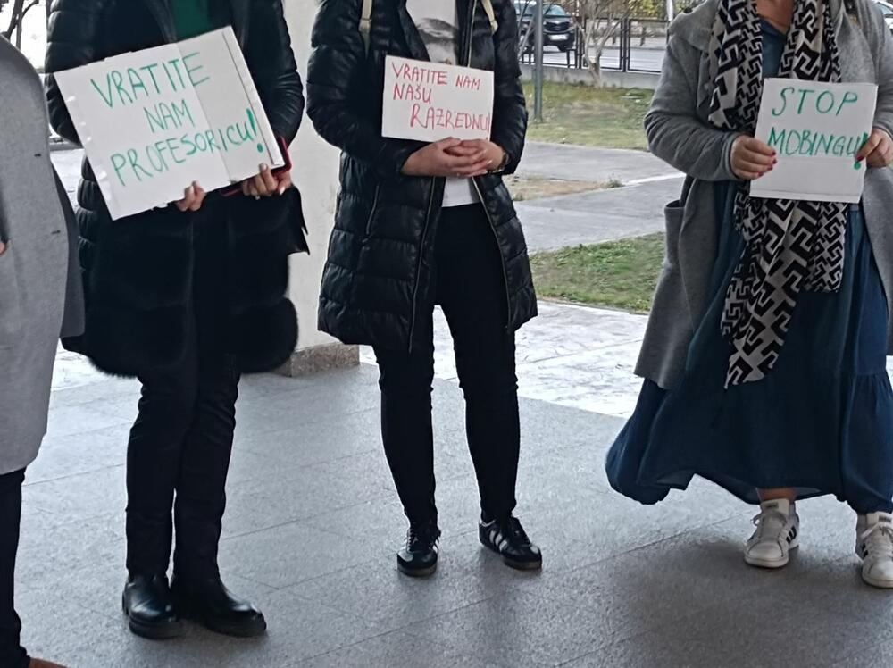 Sa protesta roditelja ispred Medicinske škole