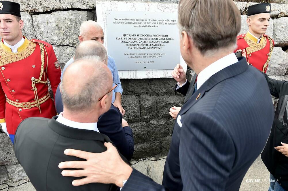 Traži se odgovornost za ratne zločine: Tabla na mjestu nekadašnjeg logora “Morinj” (ilustracija)