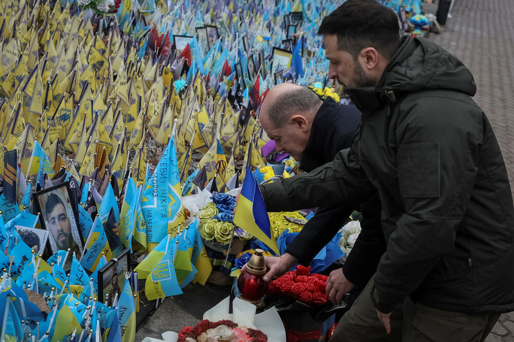 Zelenski i Šolc na ceremoniji u čast preminulih vojnika, u Kijevu, Foto: Reuters