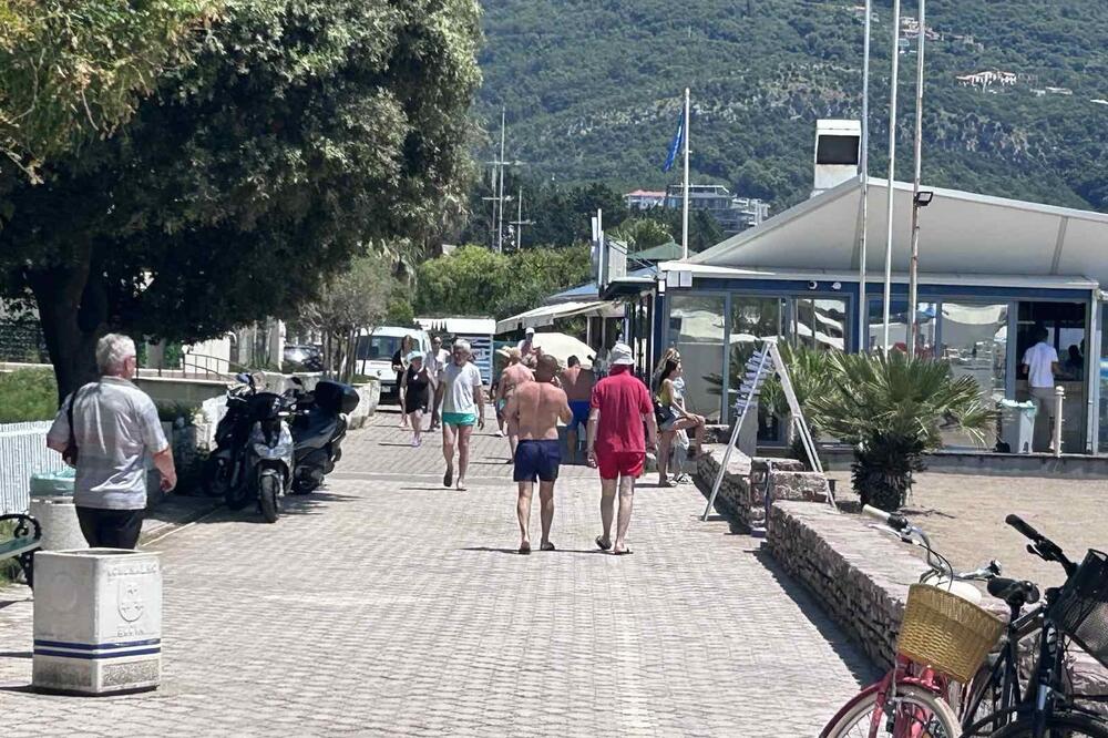 Tokom turističke sezone najviše nepravilnosti pri zapošljavanju maloljetnih lica, Foto: Vuk Lajovicć